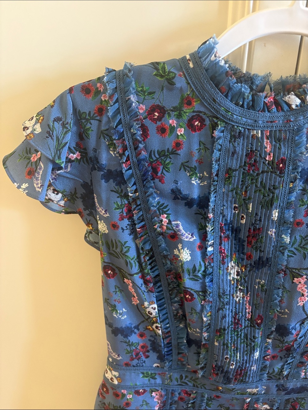 Alice + Olivia Blue Floral Ruffle Sleeve Fit-and-Flare Dress - Picture 5 of 9